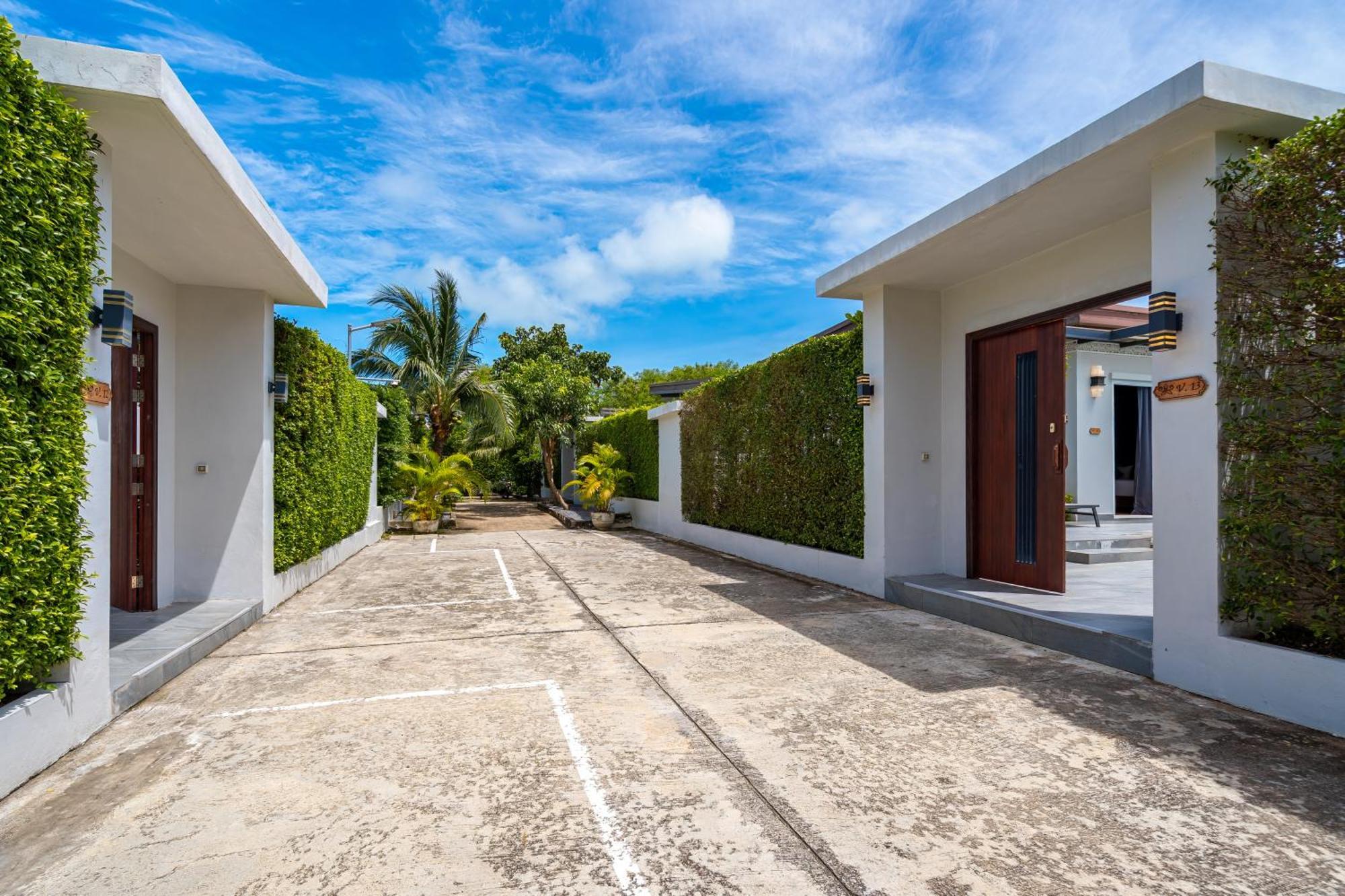 Phuket La Siesta Pool Villas & Pool Access Rooms Nai Harn Экстерьер фото