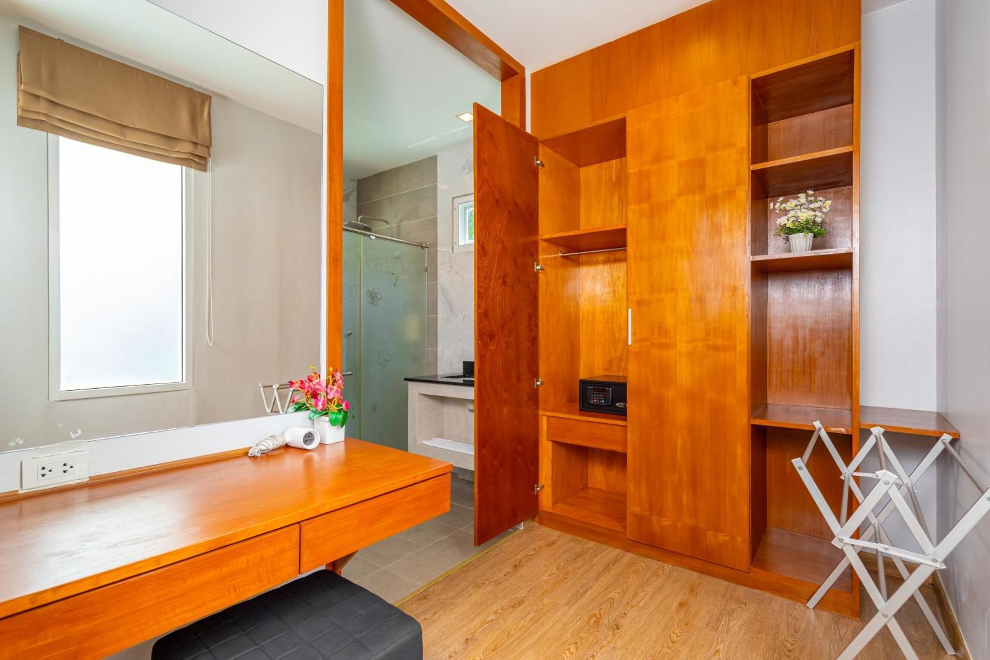 Phuket La Siesta Pool Villas & Pool Access Rooms Nai Harn Экстерьер фото